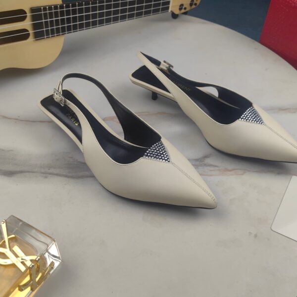 Embellished Pump (حذاء بامب مرصّع)