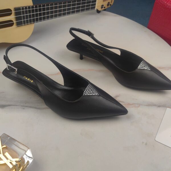 Embellished Pump (حذاء بامب مرصّع)