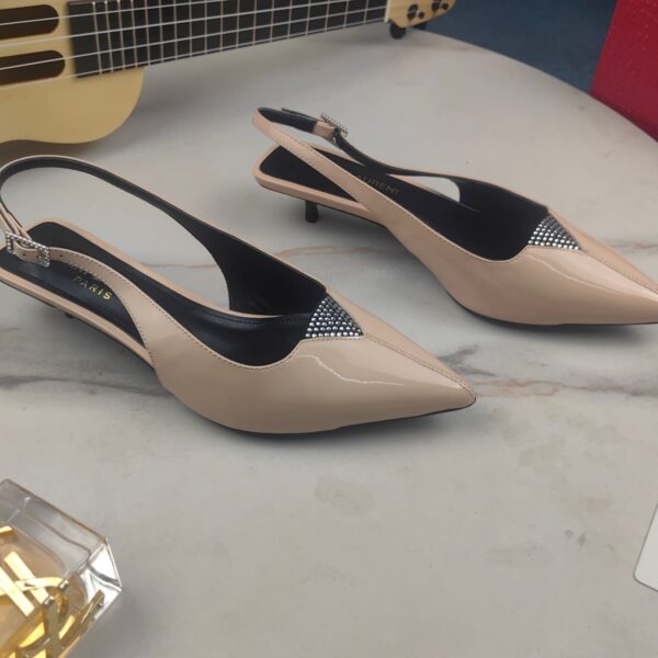 Embellished Pump (حذاء بامب مرصّع)