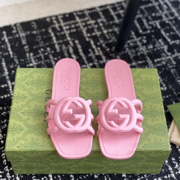 G flip-flops  ( ج شبشب بإصبع بتصمي )