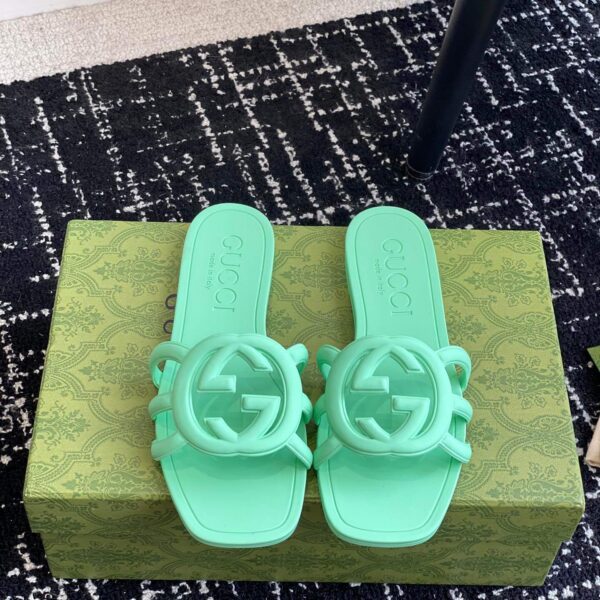 G flip-flops  ( ج شبشب بإصبع بتصمي )