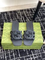 G flip-flops  ( ج شبشب بإصبع بتصمي )