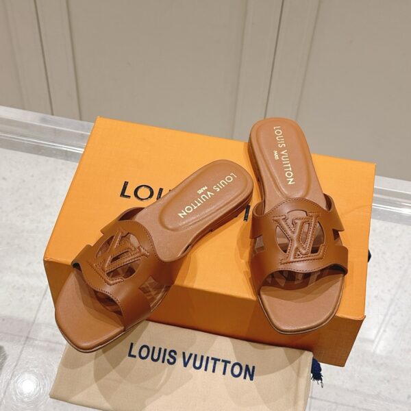 LV Flat Mule ( حذاء الوي فلات ميول )