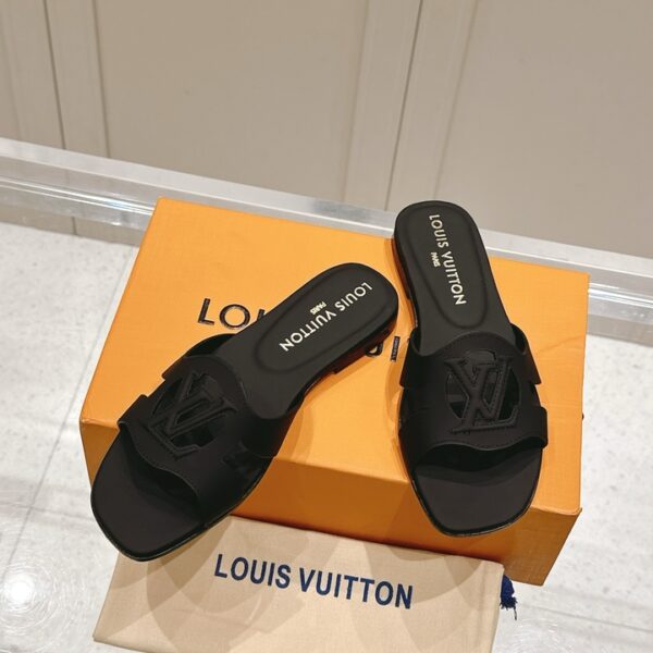 LV Flat Mule ( حذاء الوي فلات ميول )