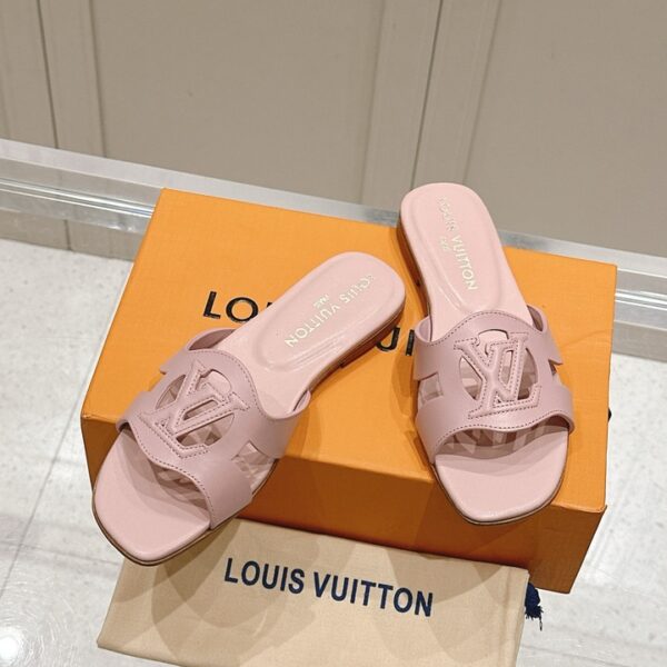 LV Flat Mule ( حذاء الوي فلات ميول )
