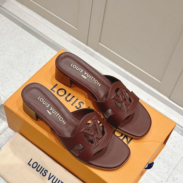 LV Flat Mule ( حذاء الوي فلات ميول )