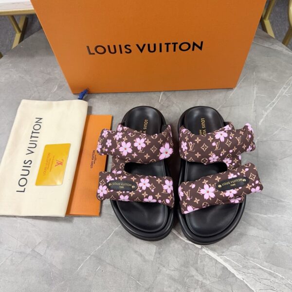 LV Flat Sandal ( حذاء “لوي صندل)