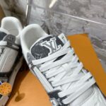 LV Trainer Sneaker (حذاء “لوي ترينر سنيكرز) - Image 7