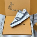 LV Trainer Sneaker (حذاء “لوي ترينر سنيكرز) - Image 9