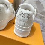 LV Trainer Sneaker (حذاء “لوي ترينر سنيكرز) - Image 5