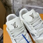 LV Trainer Sneaker (حذاء “لوي ترينر سنيكرز) - Image 3