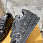 LV Trainer Sneaker (حذاء “لوي ترينر سنيكرز) - Image 2