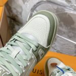 LV Trainer Sneaker (حذاء “لوي ترينر سنيكرز) - Image 2