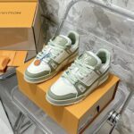 LV Trainer Sneaker (حذاء “لوي ترينر سنيكرز)
