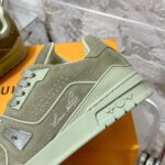 LV Trainer Sneaker (حذاء “لوي ترينر سنيكرز) - Image 4