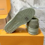 LV Trainer Sneaker (حذاء “لوي ترينر سنيكرز) - Image 5