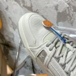 LV Trainer Sneaker (حذاء “لوي ترينر سنيكرز) - Image 3