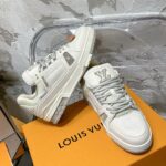 LV Trainer Sneaker (حذاء “لوي ترينر سنيكرز) - Image 4