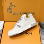 LV Trainer Sneaker (حذاء “لوي ترينر سنيكرز) - Image 5
