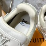LV Trainer Sneaker (حذاء “لوي ترينر سنيكرز) - Image 6
