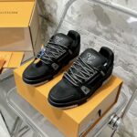 LV Trainer Sneaker (حذاء “لوي ترينر سنيكرز)