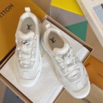 LV Runner Tatic Sneaker (حذاء لوي رانر تاتيك سنيكرز) - Image 8