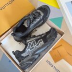 LV Runner Tatic Sneaker (حذاء لوي رانر تاتيك سنيكرز) - Image 9