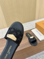 LV Isola Flat Mule  (حذاء لوي آيزولا فلات ميول) - Image 5