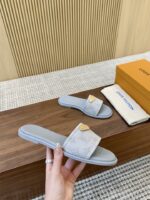 LV Isola Flat Mule  (حذاء لوي آيزولا فلات ميول) - Image 6