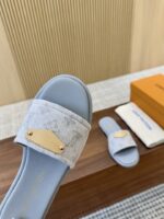LV Isola Flat Mule  (حذاء لوي آيزولا فلات ميول) - Image 7