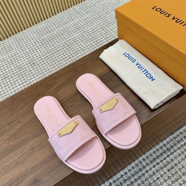 LV Isola Flat Mule  (حذاء لوي آيزولا فلات ميول)