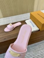 LV Isola Flat Mule  (حذاء لوي آيزولا فلات ميول) - Image 5