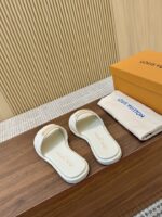 LV Isola Flat Mule  (حذاء لوي آيزولا فلات ميول) - Image 3