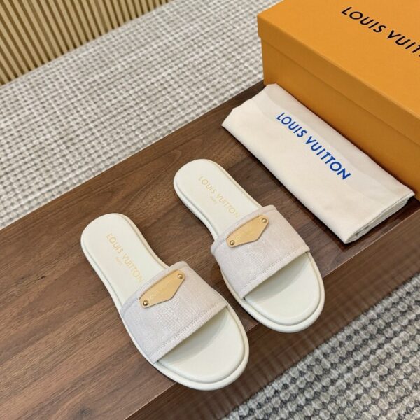 LV Isola Flat Mule  (حذاء لوي آيزولا فلات ميول)