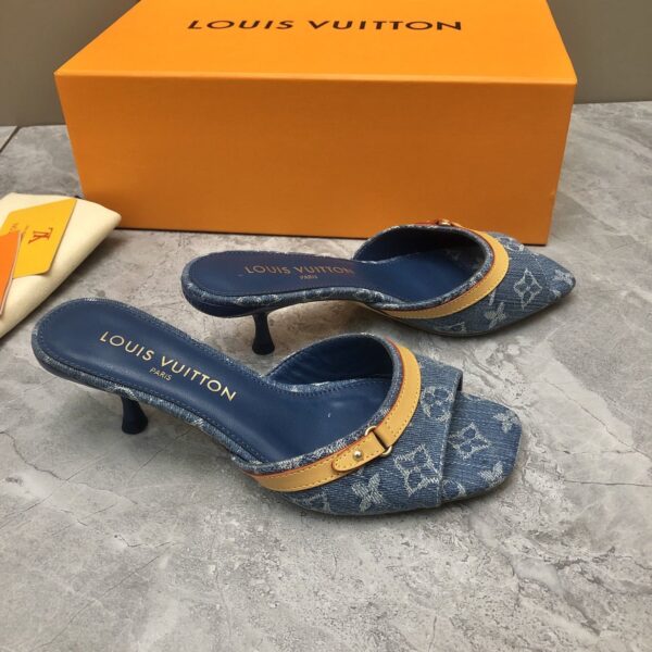 LV Flat Comfort Sandal ( حذاء “لوي مسطح مريح صندل )