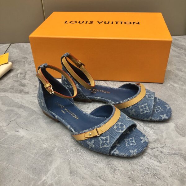LV Flat Comfort Sandal ( حذاء “لوي مسطح مريح صندل )