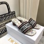 D Dway Heeled Slide (دي دواي بكعب صندل)