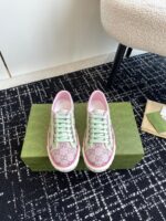 Canvas Shoes (أحذية قماشية)