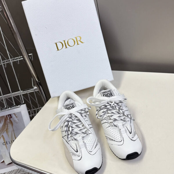 D Graffiti Sketch Shoes (أحذية دي غرافيتي سكتش)