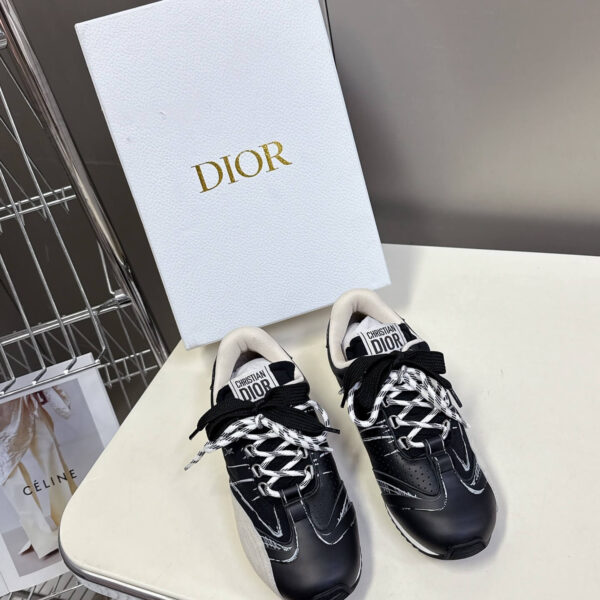 D Graffiti Sketch Shoes (أحذية دي غرافيتي سكتش)