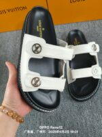LV Flat Comfort Mule (حذاء "لوي مسطح مريح ميوول) - Image 2