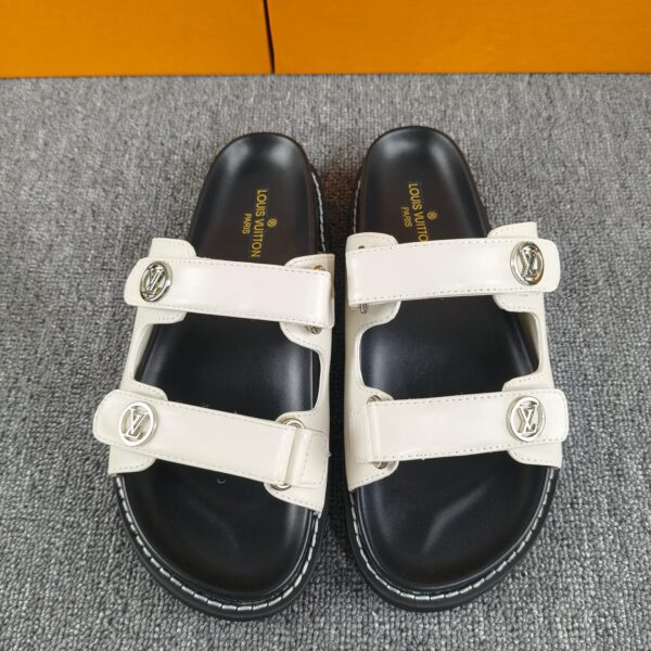 LV Flat Comfort Mule (حذاء "لوي مسطح مريح ميوول)