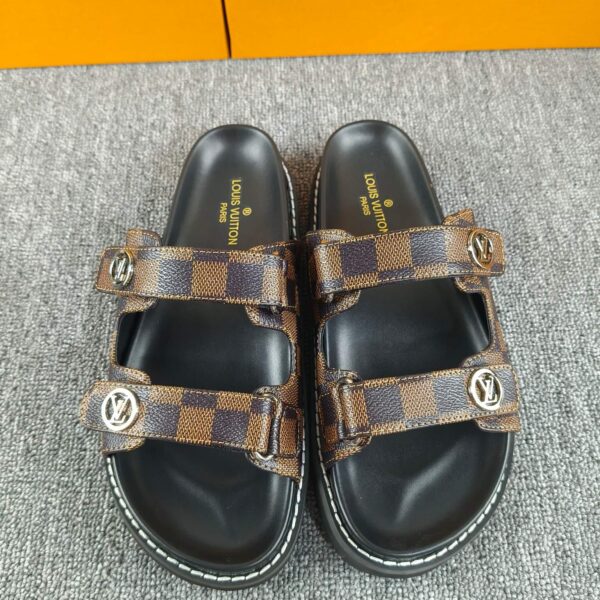 LV Flat Comfort Mule (حذاء "لوي مسطح مريح ميوول)