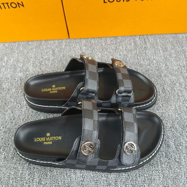 LV Flat Comfort Mule (حذاء "لوي مسطح مريح ميوول)
