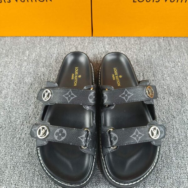LV Flat Comfort Mule (حذاء "لوي مسطح مريح ميوول)