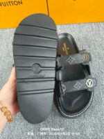 LV Flat Comfort Mule (حذاء "لوي مسطح مريح ميوول) - Image 6