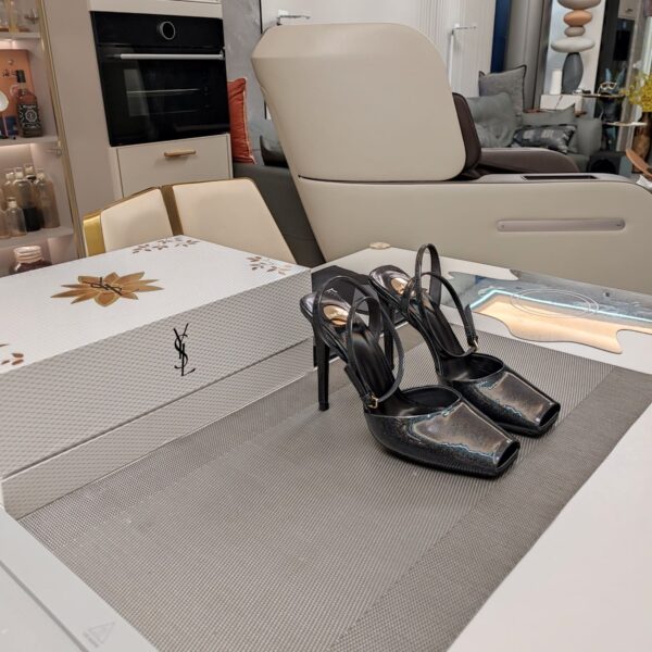 Peep-Toe Heel Sandals ( مقدمة مفتوحة كعب ويدج صندل)