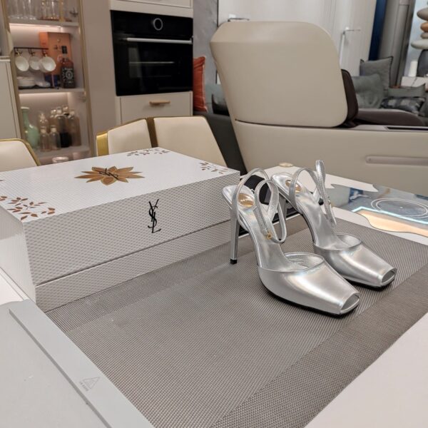 Peep-Toe Heel Sandals ( مقدمة مفتوحة كعب ويدج صندل)