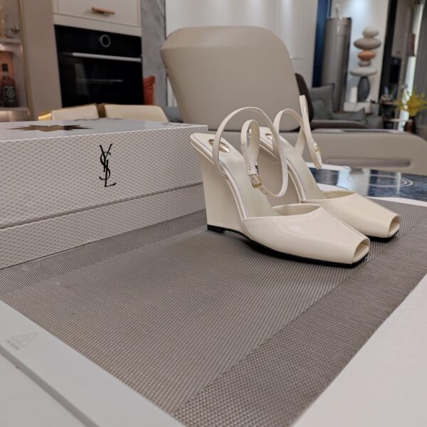 Peep-Toe Heel Sandals ( مقدمة مفتوحة كعب ويدج صندل)