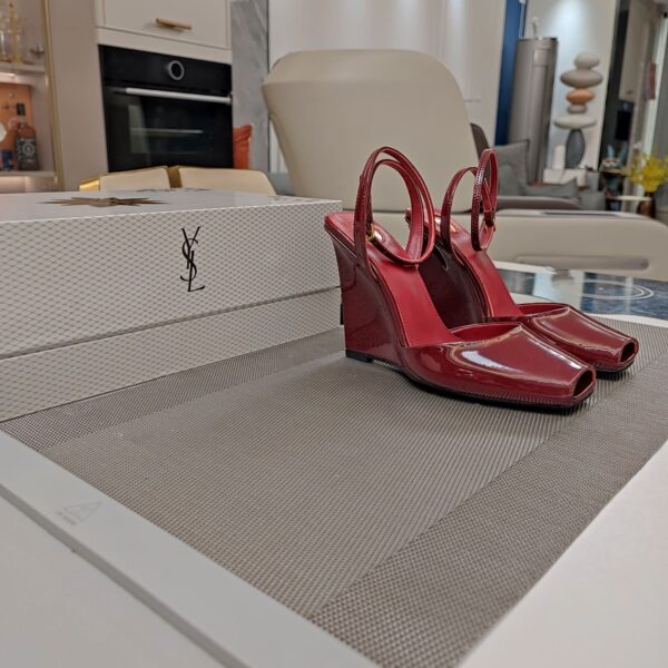 Peep-Toe Heel Sandals ( مقدمة مفتوحة كعب ويدج صندل)